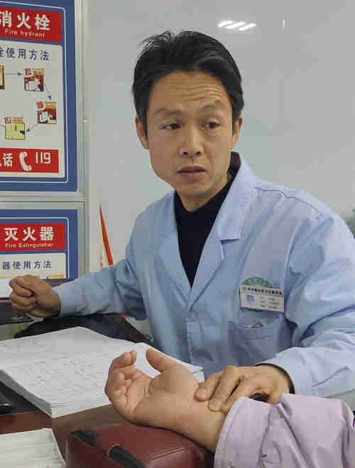 肩周炎抬不起胳膊？别硬扛！华阴李大夫：“针罐结合”解粘连，告别“冻结肩”